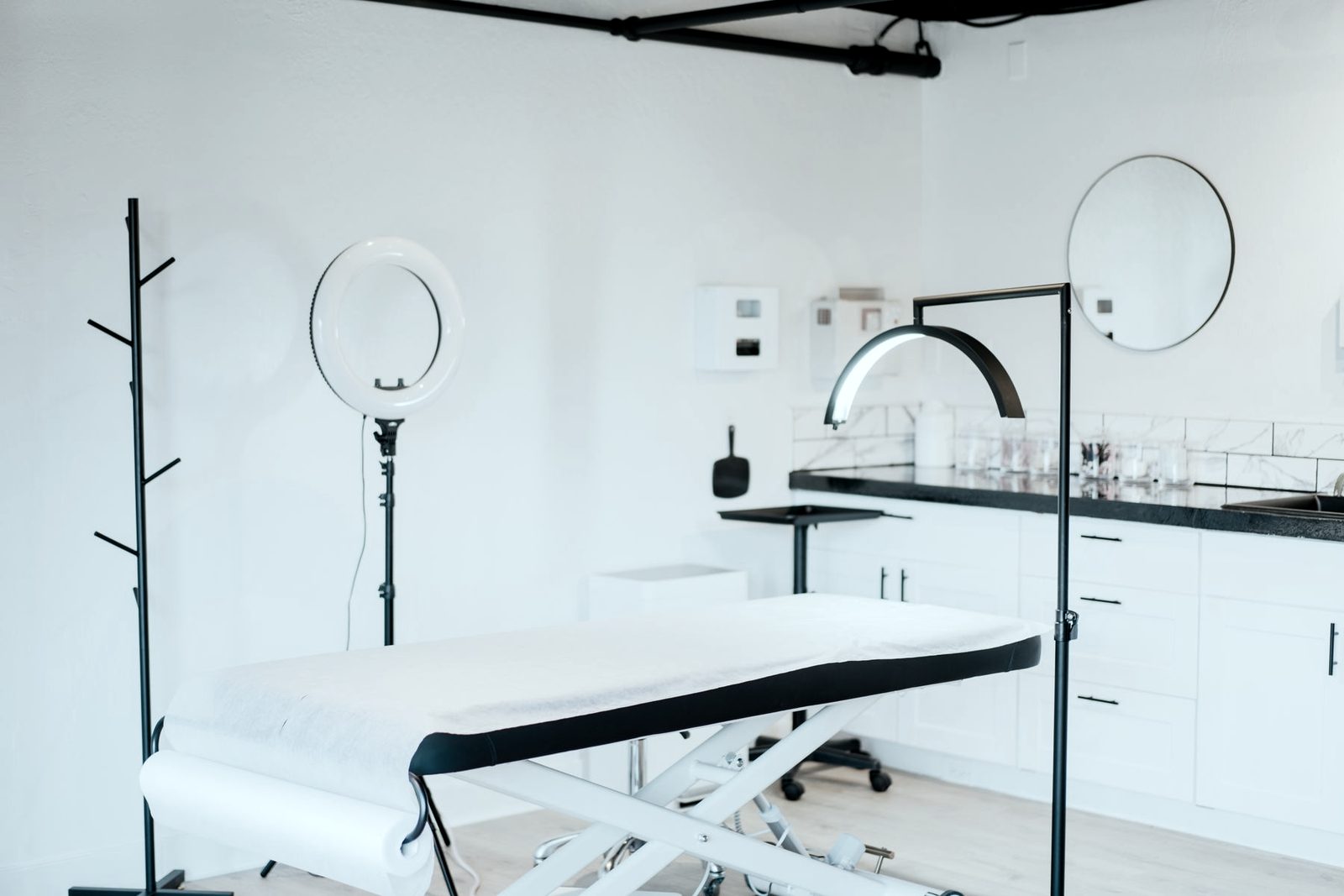 Sala de tratamiento minimalista, fotografía de ambiente